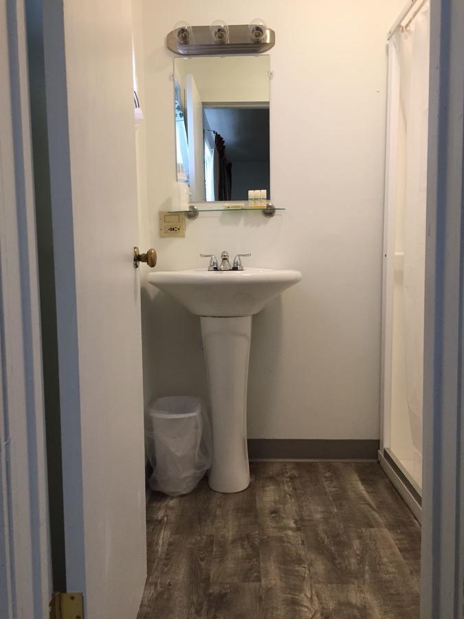 Highlander Inn Рътланд Екстериор снимка