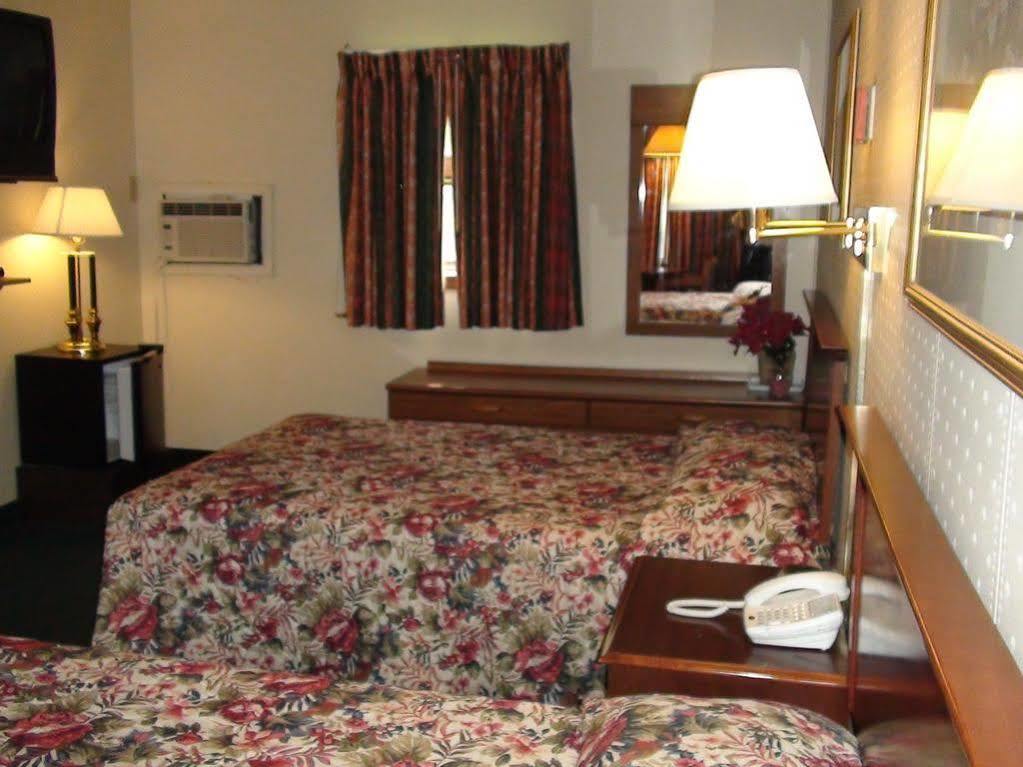 Highlander Inn Рътланд Екстериор снимка