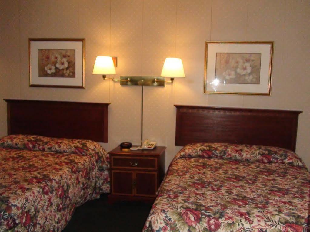 Highlander Inn Рътланд Екстериор снимка